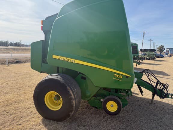 Image of John Deere 569 Premium equipment image 3