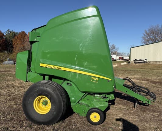 Image of John Deere 569 Premium equipment image 1