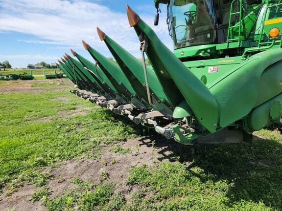 2014 John Deere 608C Equipment Image0