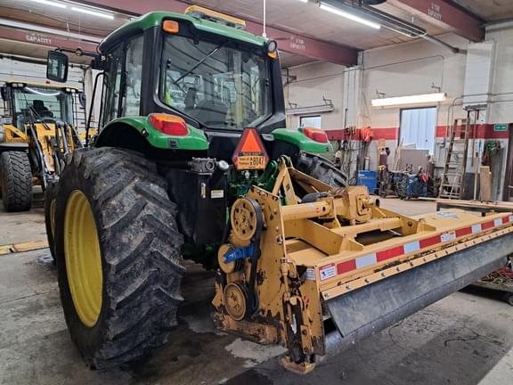 Image of John Deere 6105M equipment image 4