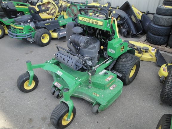 2014 John Deere 652R Equipment Image0