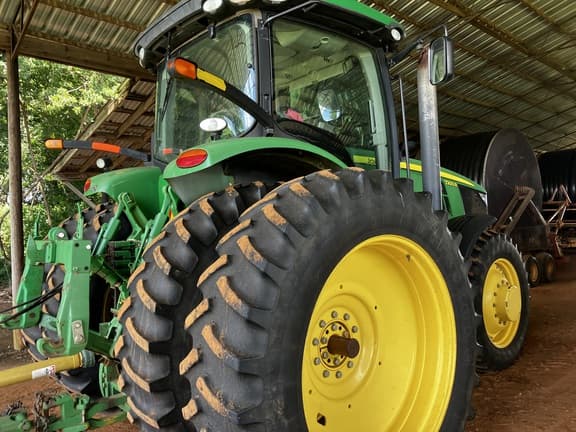 Image of John Deere 7200R equipment image 2