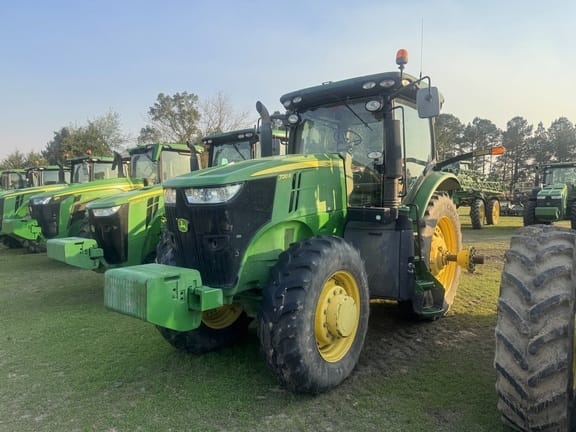 2014 John Deere 7210R Equipment Image0