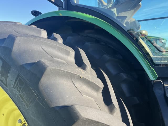 Image of John Deere 7210R equipment image 3