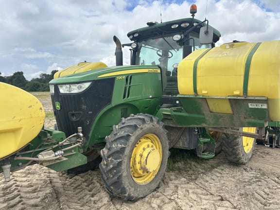 2014 John Deere 7210R Equipment Image0