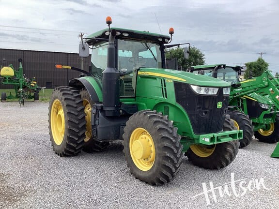 2014 John Deere 7210R Equipment Image0