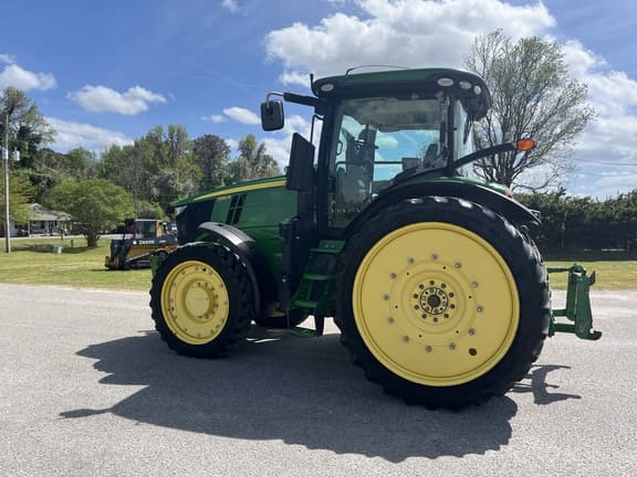 Image of John Deere 7210R equipment image 3
