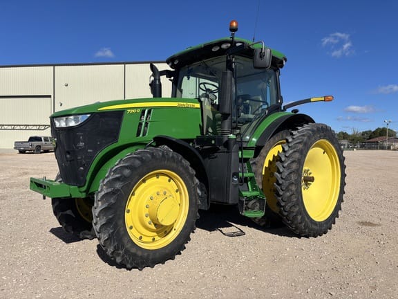 2014 John Deere 7210R Equipment Image0