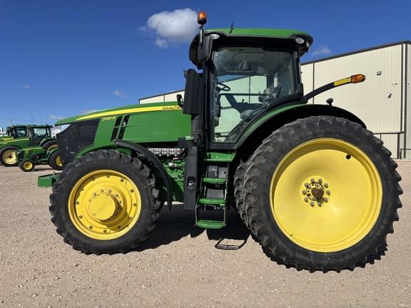 Image of John Deere 7210R equipment image 1