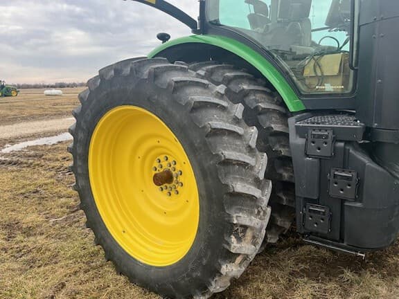Image of John Deere 7270R equipment image 4