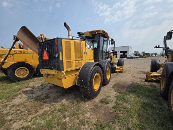 Image of John Deere 772G equipment image 4