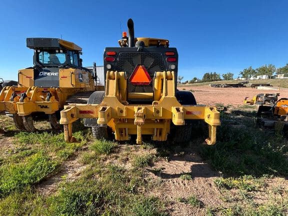 Image of John Deere 772G equipment image 2