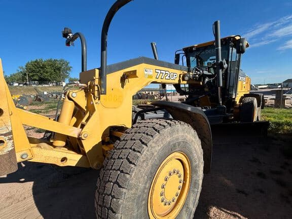 Image of John Deere 772G Primary image