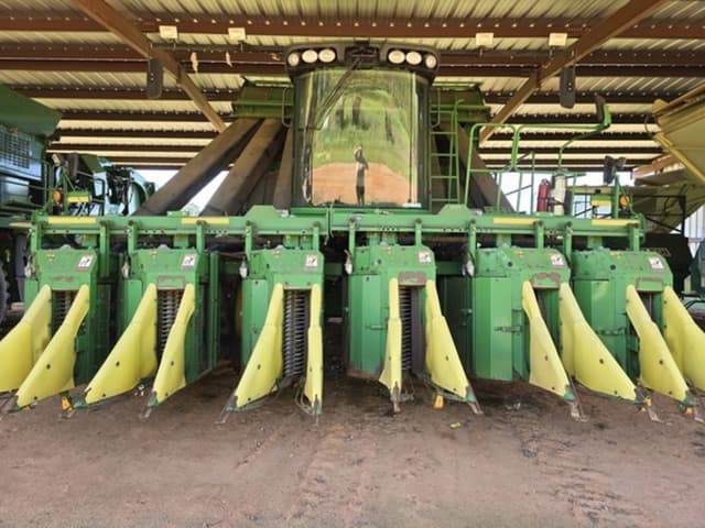 Image of John Deere 7760 equipment image 1