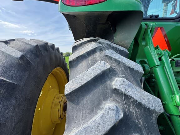 Image of John Deere 8245R equipment image 4