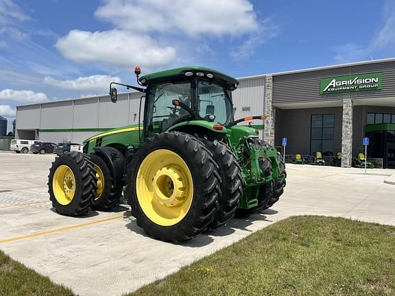 Image of John Deere 8245R equipment image 2