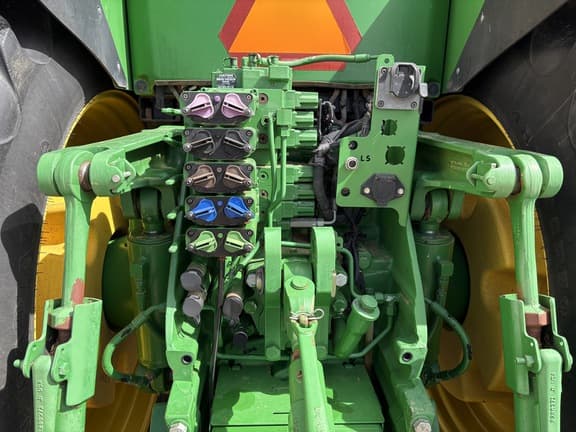Image of John Deere 8245R equipment image 4