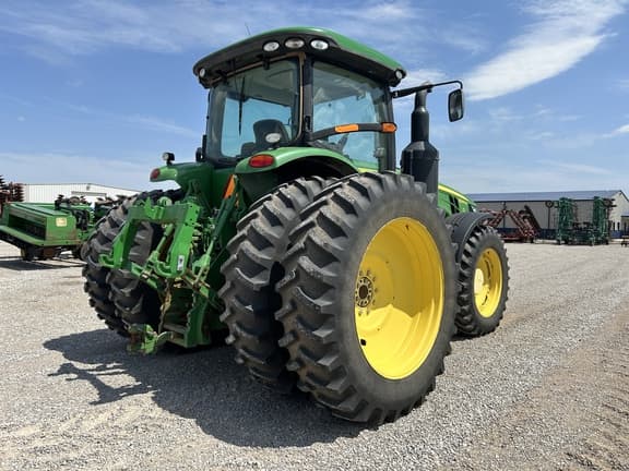 Image of John Deere 8245R equipment image 4