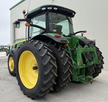 Image of John Deere 8270R equipment image 4
