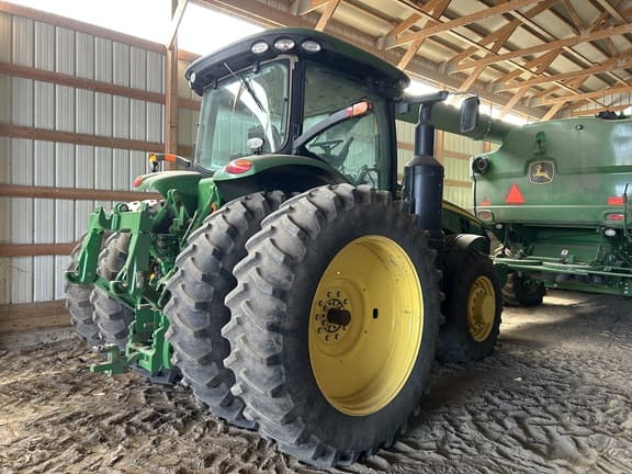 Image of John Deere 8270R equipment image 1