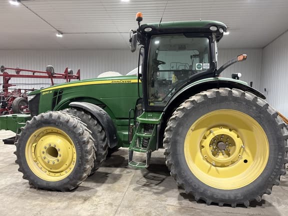 Image of John Deere 8310R equipment image 2