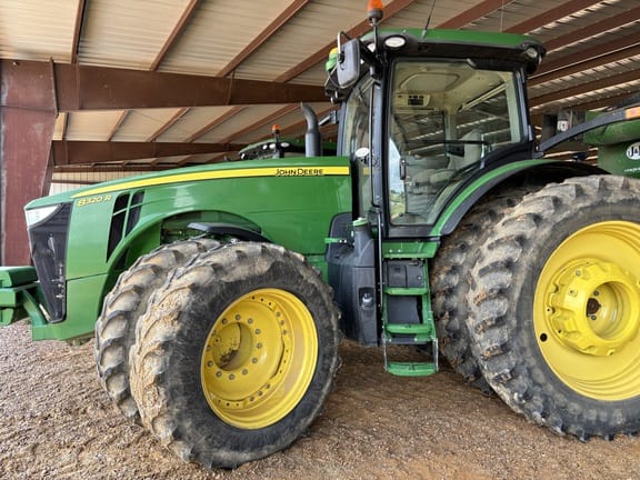 2014 John Deere 8320R Equipment Image0