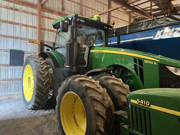 2014 John Deere 8320R Equipment Image0