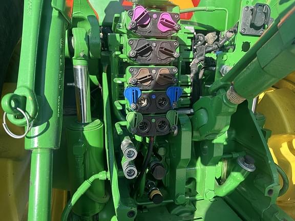 Image of John Deere 8320R equipment image 4