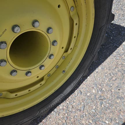 Image of John Deere 8335R equipment image 4
