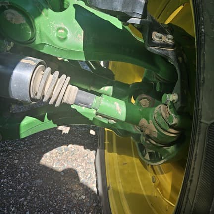 Image of John Deere 8335R equipment image 1