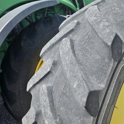 Image of John Deere 8335R equipment image 3