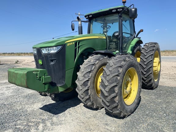 2014 John Deere 8335R Equipment Image0