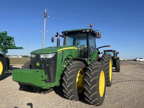 2014 John Deere 8335R Equipment Image0