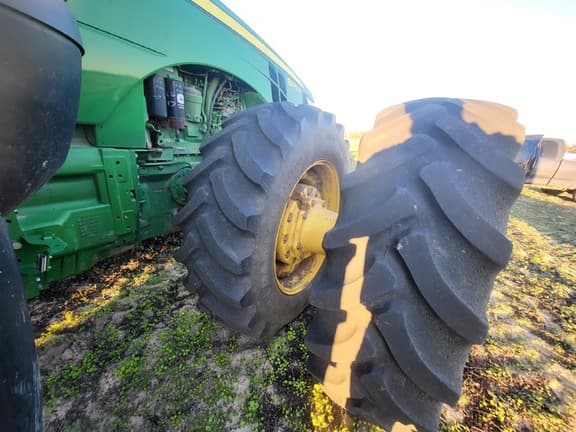 Image of John Deere 8370R equipment image 2
