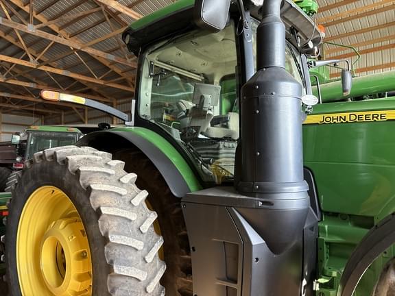 Image of John Deere 8370R equipment image 1