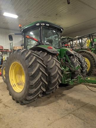 Image of John Deere 8370R equipment image 2