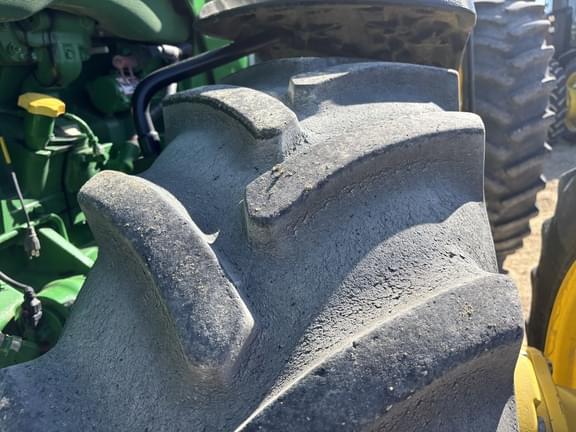 Image of John Deere 8370R equipment image 2