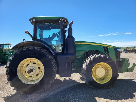 Image of John Deere 8370R equipment image 4