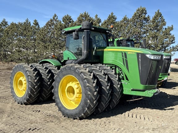2014 John Deere 9560R Equipment Image0