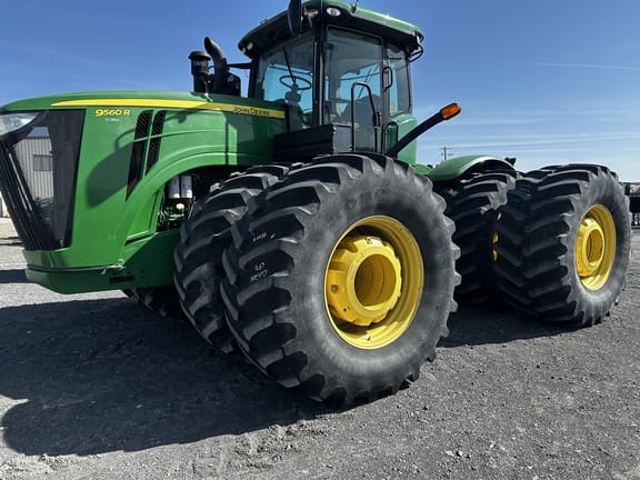 2014 John Deere 9560R Equipment Image0