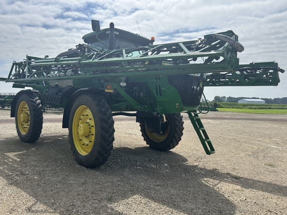 Image of John Deere R4045 equipment image 1