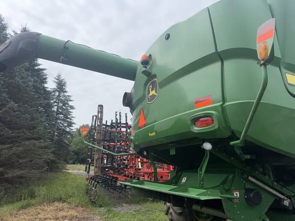 Image of John Deere S660 equipment image 4