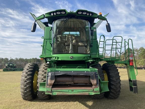 Image of John Deere S660 equipment image 1