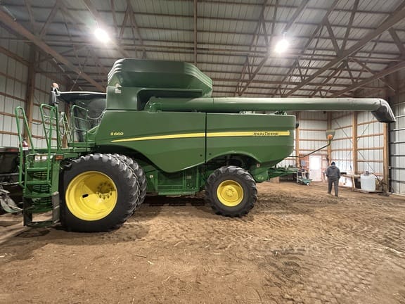 2014 John Deere S660 Equipment Image0