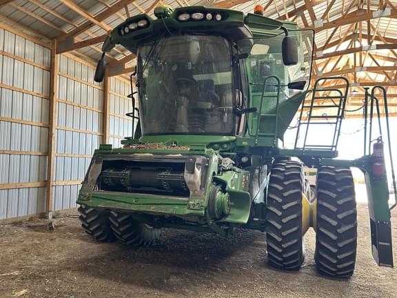 Image of John Deere S670 equipment image 1