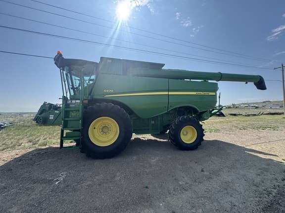 Image of John Deere S670 equipment image 3