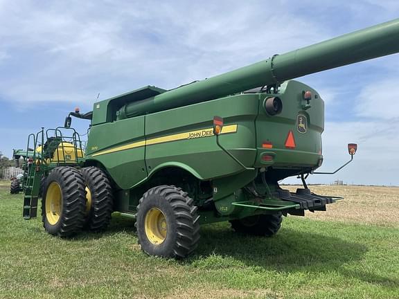 Image of John Deere S670 equipment image 3