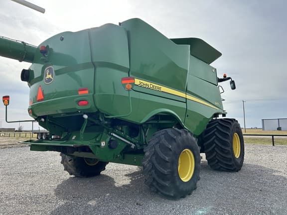 Image of John Deere S670 equipment image 4