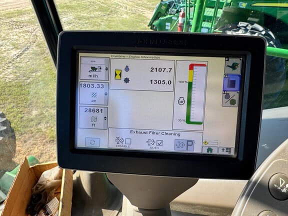 Image of John Deere S670 equipment image 2