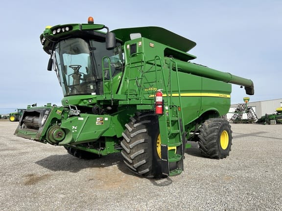 2014 John Deere S670 Equipment Image0